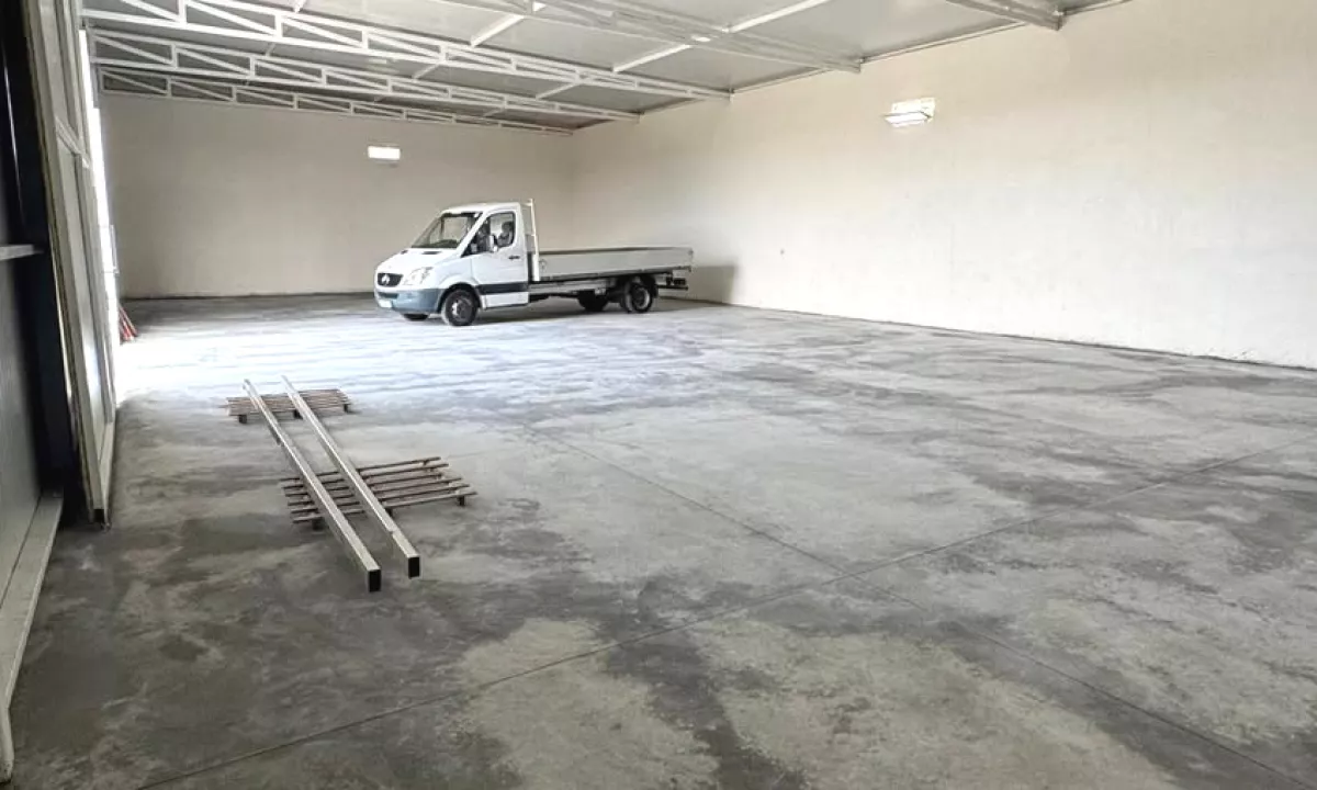 Jepet me qera Magazine ne Kamez