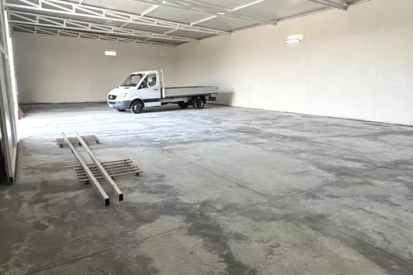 Business Property for Rent 4+1 in Tirana - 1,500 Euro