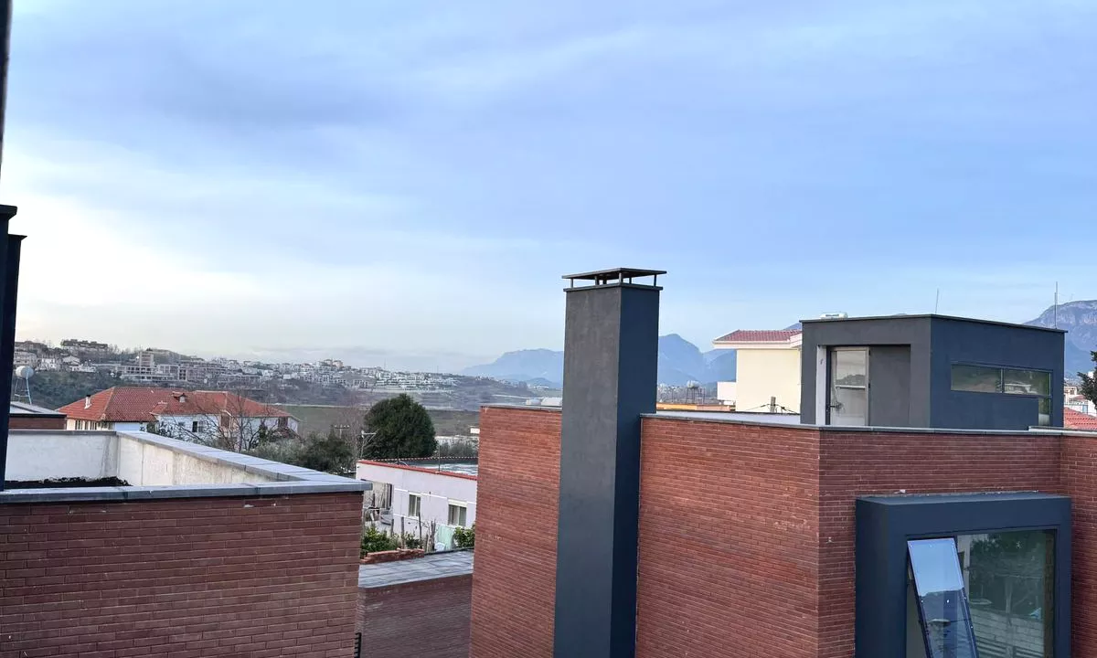 Shtepi ne shitje Apartament ne Tirane, 4+1, Mobilimi Bosh, pa mobiluar, Pagesa 530,000  Euro.
