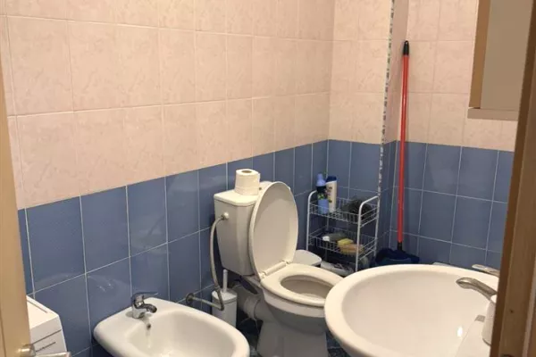 Shtepi me qera Apartament ne Tirane, 2+1, Mobilimi E mobiluar, Pagesa 42,000  Leke.