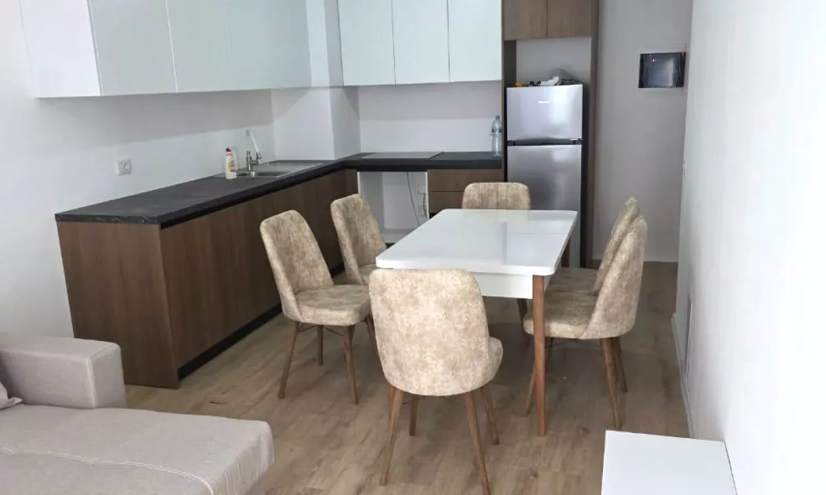 Shtepi me qera Apartament ne Tirane, 2+1, Mobilimi E mobiluar, Pagesa 50,000  Leke.