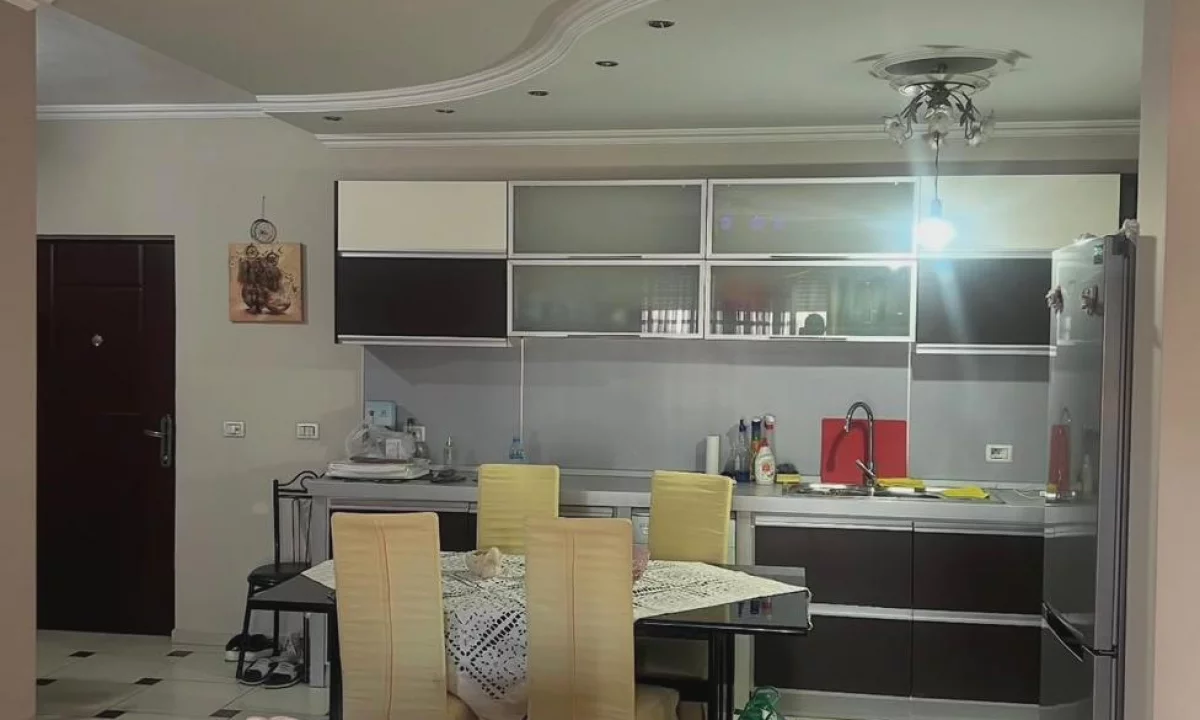 Appartamento in affitto a Tirana 3+1, Arredato