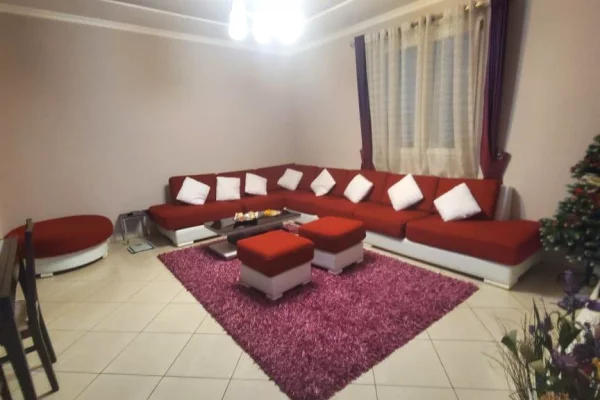Shtepi ne shitje Apartament ne Tirane, 3+1, Mobilimi Bosh, pa mobiluar, Pagesa 400,000  Euro.