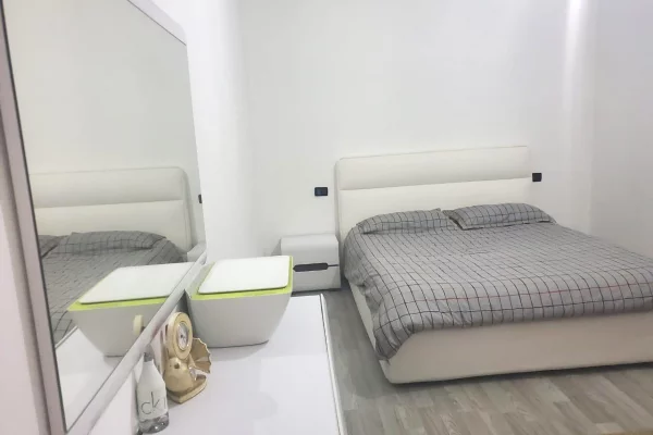 Shtepi ne shitje Apartament ne Tirane, 3+1, Mobilimi Bosh, pa mobiluar, Pagesa 400,000  Euro.