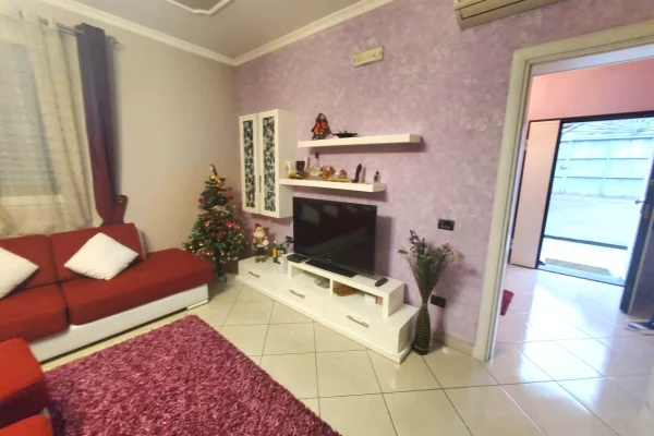 Shtepi ne shitje Apartament ne Tirane, 3+1, Mobilimi Bosh, pa mobiluar, Pagesa 400,000  Euro.