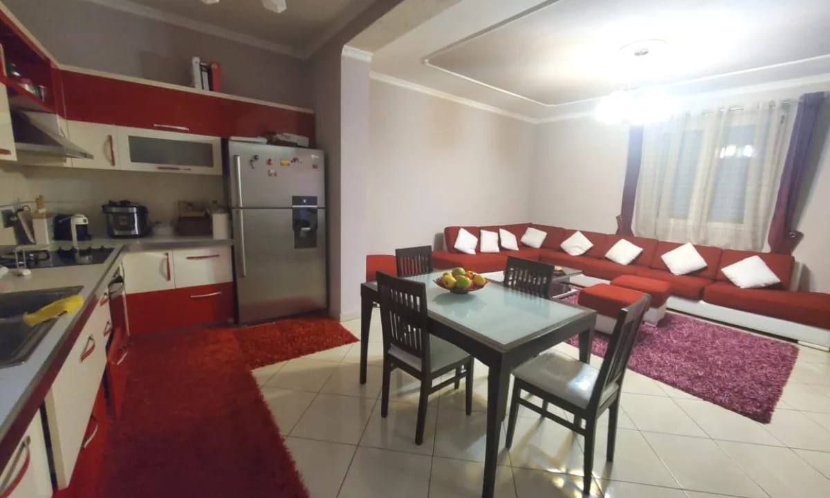 Shtepi ne shitje Apartament ne Tirane, 3+1, Mobilimi Bosh, pa mobiluar, Pagesa 400,000  Euro.