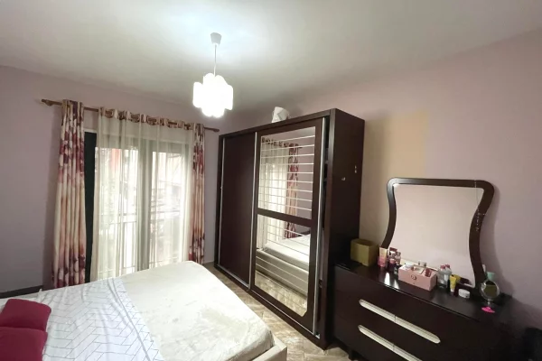 Shtepi me qera Apartament ne Tirane, 2+1, Mobilimi E mobiluar, Pagesa 550  Euro.