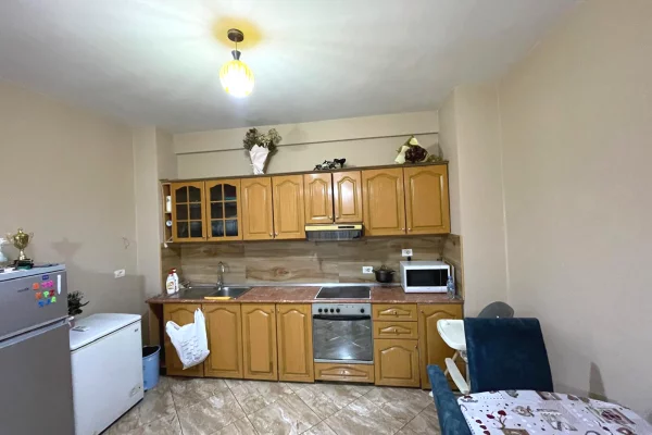 Shtepi me qera Apartament ne Tirane, 2+1, Mobilimi E mobiluar, Pagesa 550  Euro.