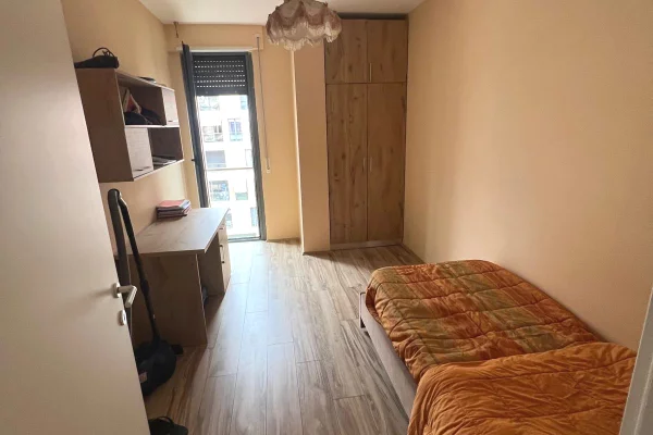 Shtepi me qera Apartament ne Tirane, 2+1, Mobilimi E mobiluar, Pagesa 750  Euro.