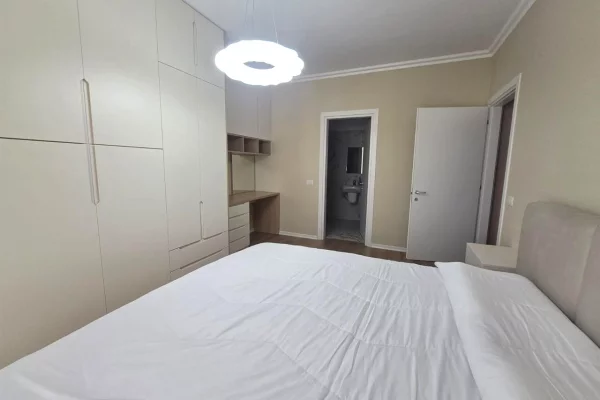 Shtepi me qera Apartament ne Tirane, 2+1, Mobilimi E mobiluar, Pagesa 650  Euro.