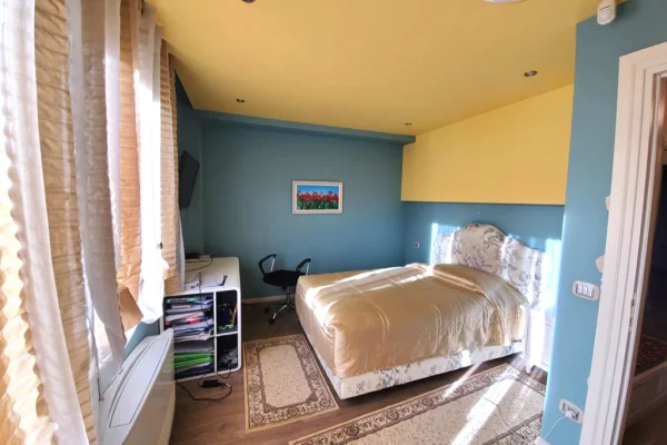 Shtepi ne shitje Apartament ne Tirane, 5+1, Mobilimi E mobiluar, Pagesa 975,000  Euro.