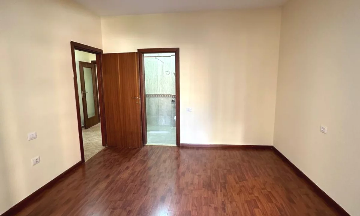 Shtepi me qera Apartament ne Tirane, 2+1, Mobilimi E mobiluar, Pagesa 75,000  Leke.
