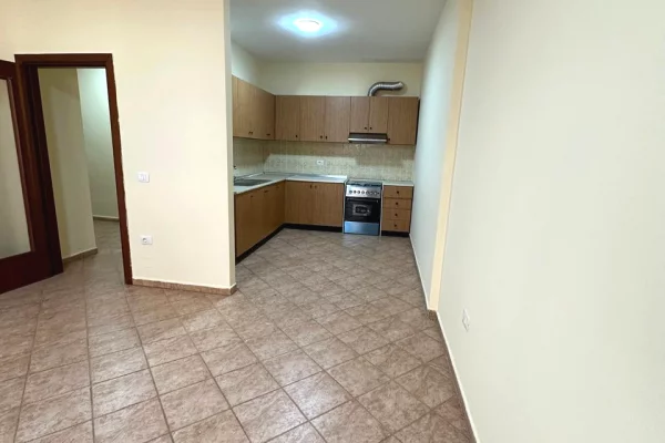 Shtepi me qera Apartament ne Tirane, 2+1, Mobilimi E mobiluar, Pagesa 75,000  Leke.