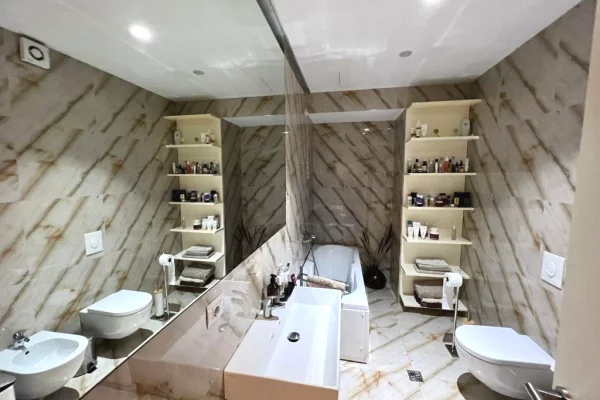 Shtepi me qera Apartament ne Tirane, 2+1, Mobilimi E mobiluar, Pagesa 2,500  Euro.