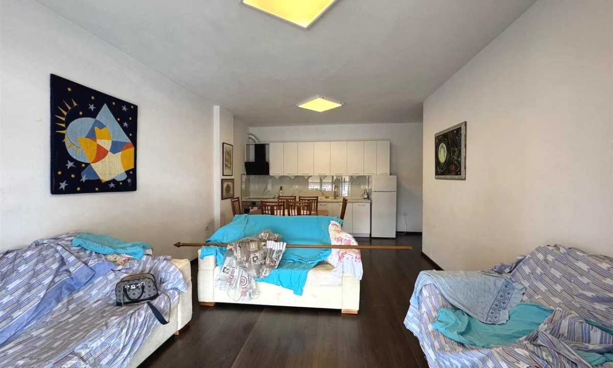 Shtepi me qera Apartament ne Tirane, 2+1, Mobilimi E mobiluar, Pagesa 450  Euro.