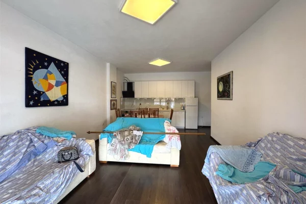 Jepet me qera 2+1+2 ne Fresk