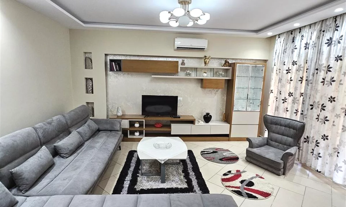 Shtepi me qera Apartament ne Tirane, 2+1, Mobilimi E mobiluar, Pagesa 650  Euro.