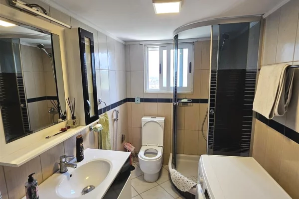 Shtepi me qera Apartament ne Tirane, 2+1, Mobilimi E mobiluar, Pagesa 650  Euro.