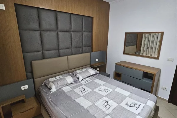 Shtepi me qera Apartament ne Tirane, 2+1, Mobilimi E mobiluar, Pagesa 650  Euro.