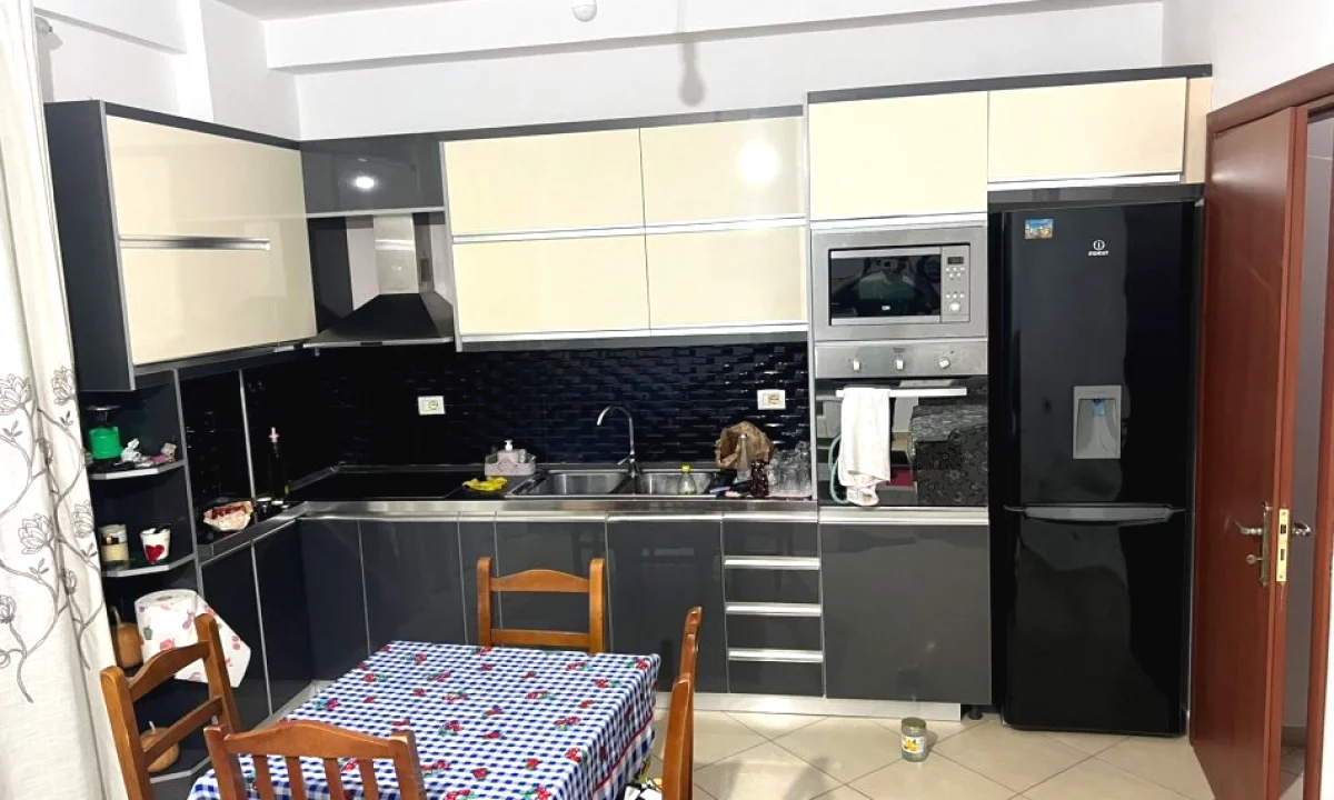 Shtepi me qera Apartament ne Tirane, 1+1, Mobilimi E mobiluar, Pagesa 40,000  Leke.