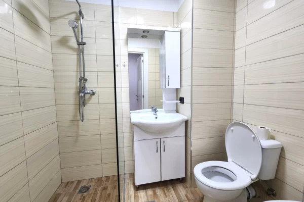 Shtepi ne shitje Apartament ne Tirane, Garsoniere, Mobilimi E mobiluar, Pagesa 65,000,000  Leke.