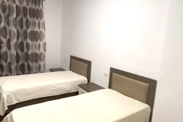 Shtepi me qera Apartament ne Tirane, 2+1, Mobilimi E mobiluar, Pagesa 40,000  Leke.