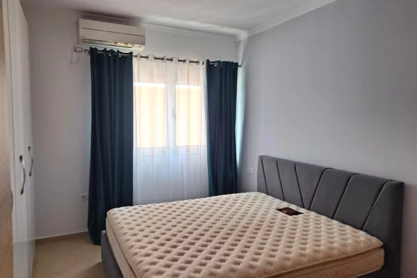 Shtepi me qera Apartament ne Tirane, 2+1, Mobilimi E mobiluar, Pagesa 85,000  Leke.