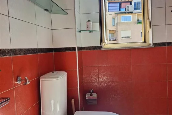 Shtepi me qera Apartament ne Tirane, 2+1, Mobilimi E mobiluar, Pagesa 85,000  Leke.