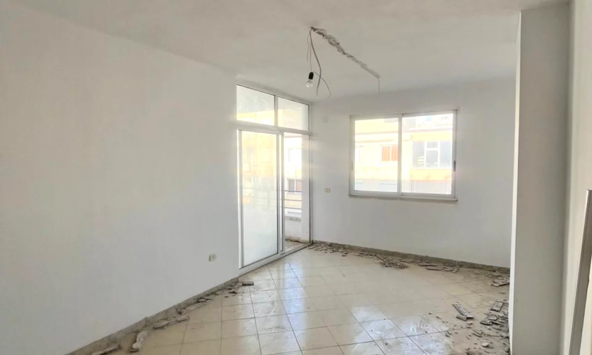 Shtepi ne shitje Apartament ne Tirane, 2+1, Mobilimi Bosh, pa mobiluar, Pagesa 149,000  Euro.