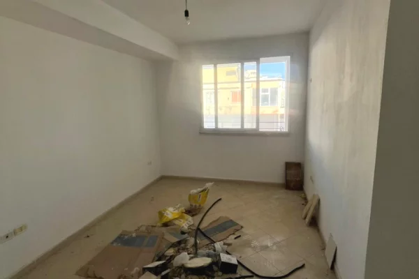 Shtepi ne shitje Apartament ne Tirane, 2+1, Mobilimi Bosh, pa mobiluar, Pagesa 149,000  Euro.