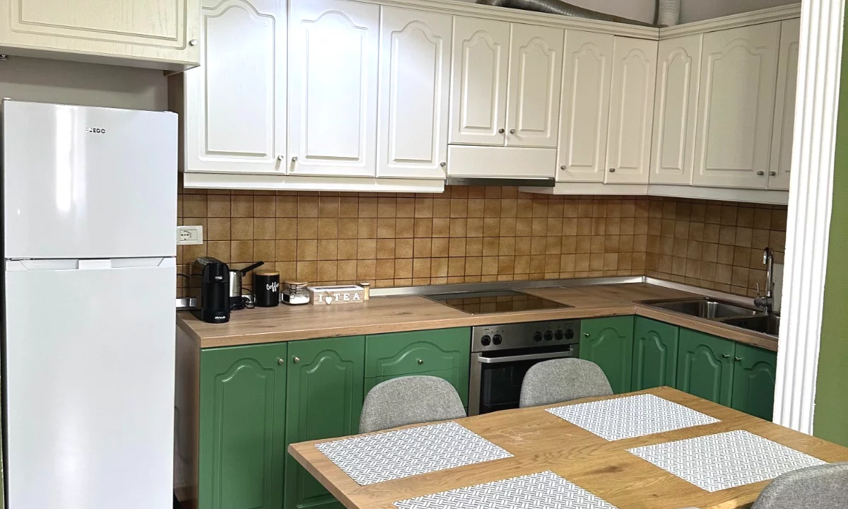 Shtepi me qera Apartament ne Tirane, 2+1, Mobilimi E mobiluar, Pagesa 900  Euro.