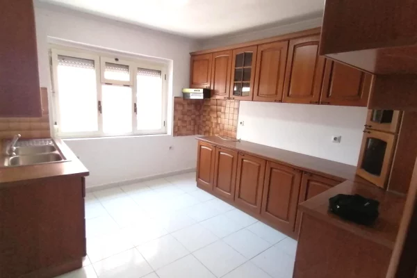 Jepet me qera Apartement 3+1 ne Myslym Shyr