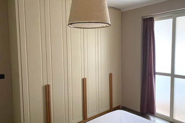 Shtepi me qera Apartament ne Tirane, 2+1, Mobilimi E mobiluar, Pagesa 55,000  Leke.