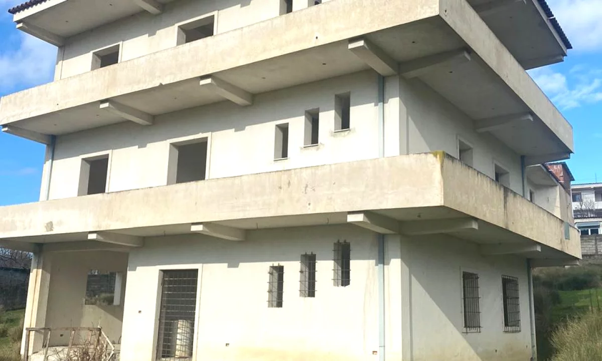 Shtepi ne shitje Shtepi Private ne Tirane, 6+1, Mobilimi Bosh, pa mobiluar, Pagesa 230,000  Euro.