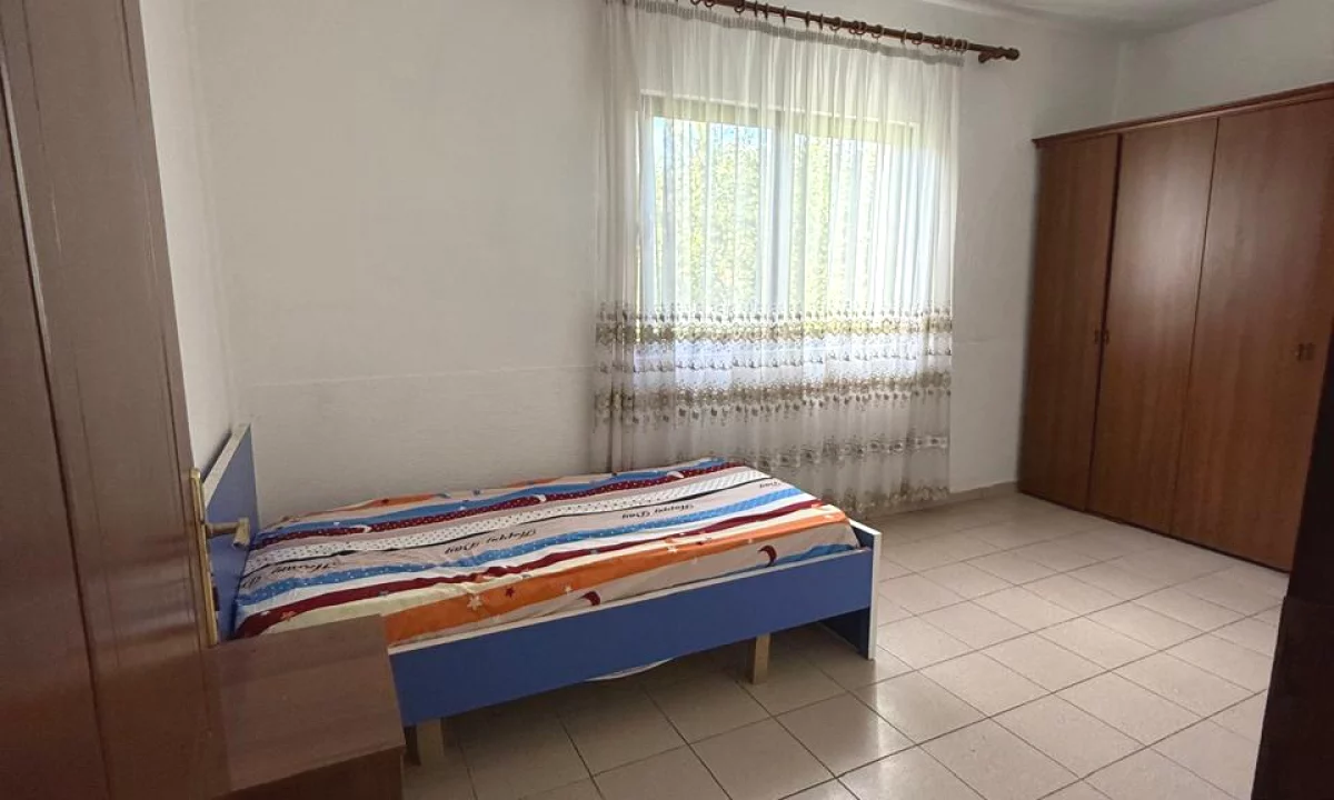 Shtepi me qera Apartament ne Tirane, 3+1, Mobilimi E mobiluar, Pagesa 600  Euro.