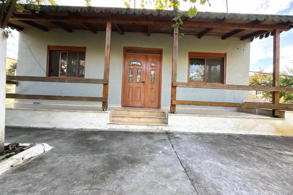 Shtepi me qera Apartament ne Tirane, 3+1, Mobilimi E mobiluar, Pagesa 600  Euro.