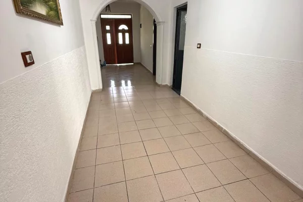 Shtepi me qera Apartament ne Tirane, 3+1, Mobilimi E mobiluar, Pagesa 600  Euro.