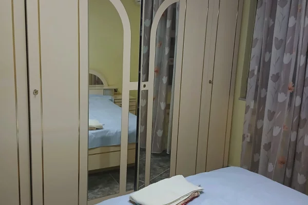 Shtepi me qera Apartament ne Tirane, 2+1, Mobilimi E mobiluar, Pagesa 60,000  Leke.