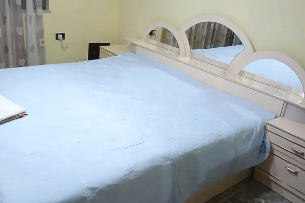 Shtepi me qera Apartament ne Tirane, 2+1, Mobilimi E mobiluar, Pagesa 60,000  Leke.