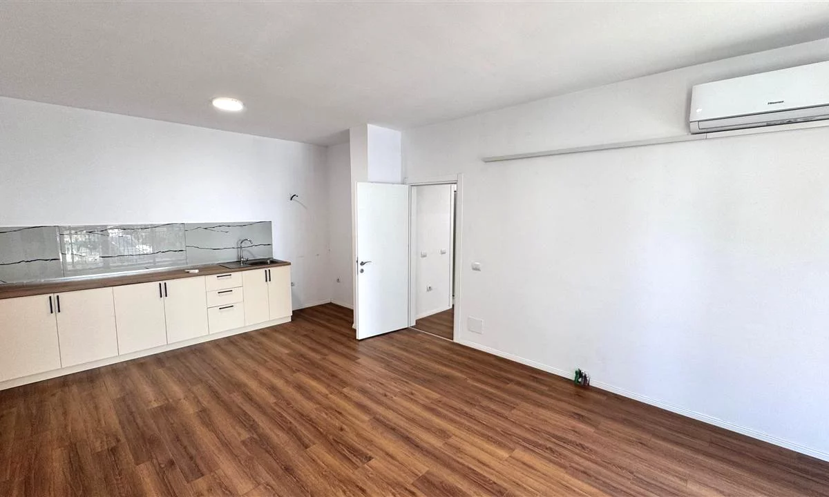 Jepet apartament me qera 2+1+2 Te Fusha Aviacionit 