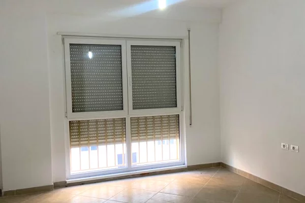 Shtepi ne shitje Apartament ne Tirane, 2+1, Mobilimi Bosh, pa mobiluar, Pagesa 207,000  Euro.