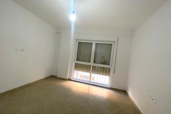Shtepi ne shitje Apartament ne Tirane, 2+1, Mobilimi Bosh, pa mobiluar, Pagesa 207,000  Euro.