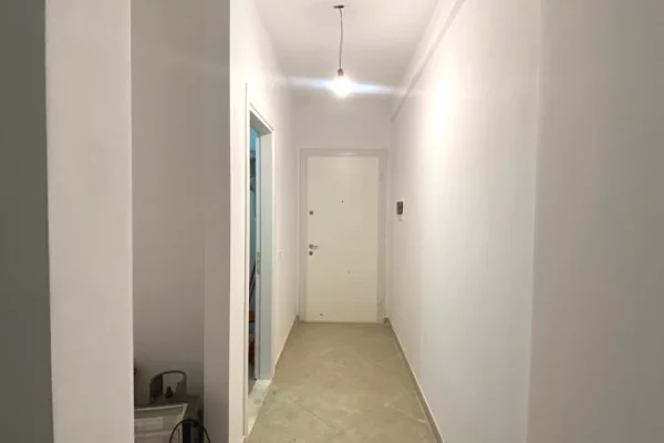 Shtepi ne shitje Apartament ne Tirane, 2+1, Mobilimi Bosh, pa mobiluar, Pagesa 207,000  Euro.