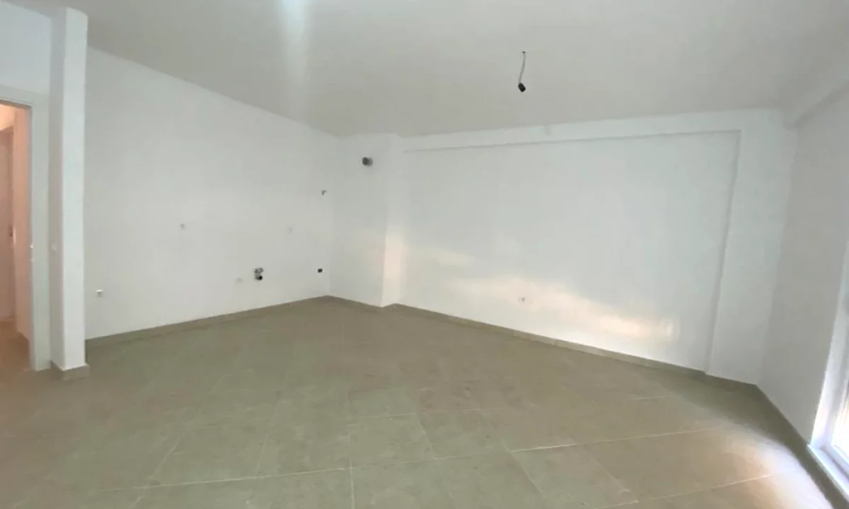 Shtepi ne shitje Apartament ne Tirane, 2+1, Mobilimi Bosh, pa mobiluar, Pagesa 207,000  Euro.