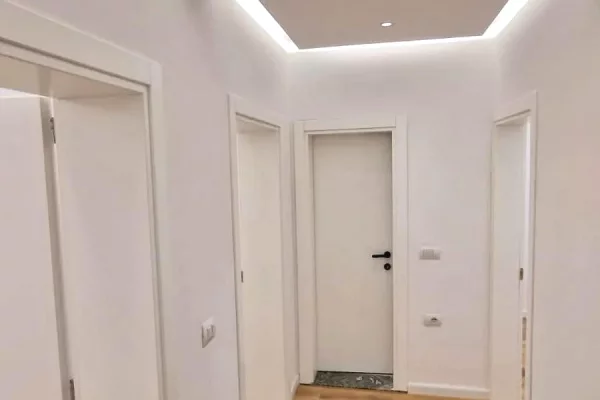 Business Property for Rent 3+1 in Tirana - 80,000 Leke