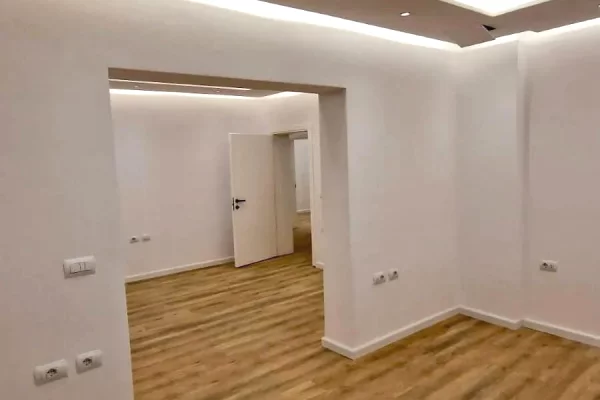 Business Property for Rent 3+1 in Tirana - 80,000 Leke