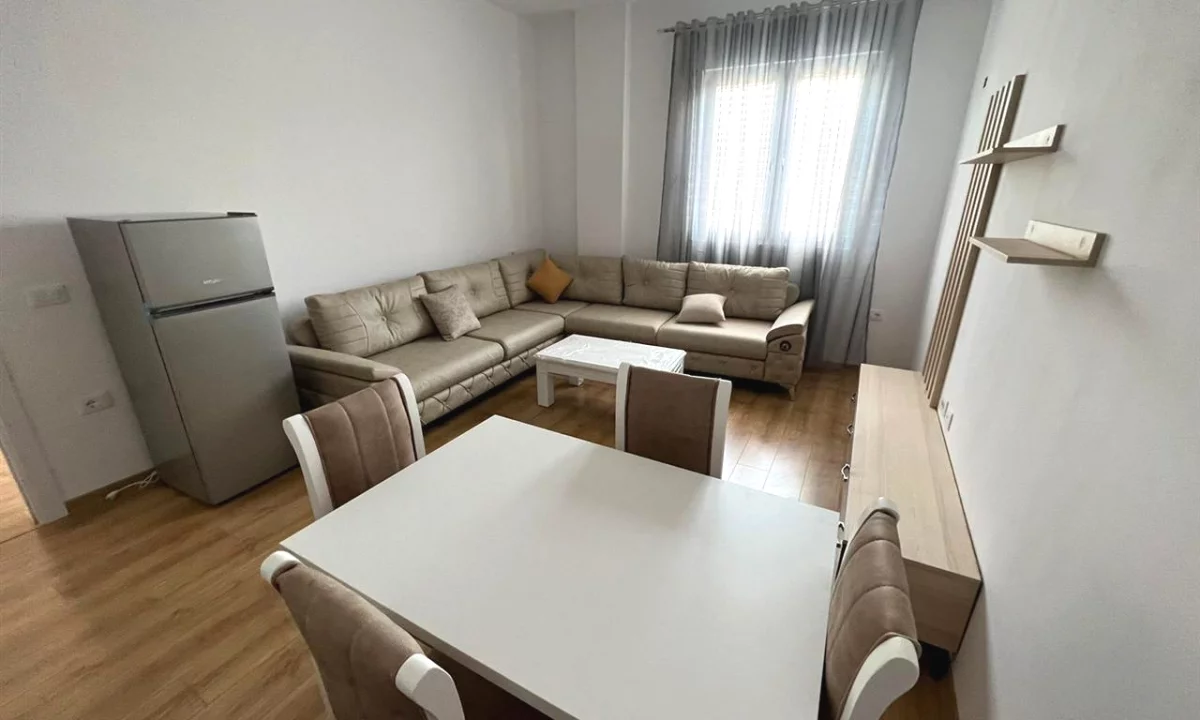 Shtepi me qera Apartament ne Tirane, 2+1, Mobilimi E mobiluar, Pagesa 400  Euro.