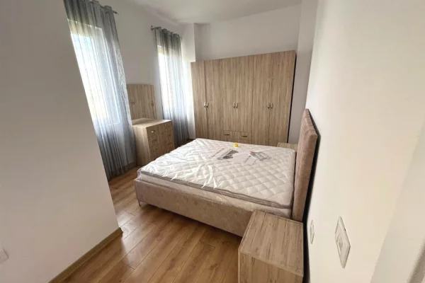 Shtepi me qera Apartament ne Tirane, 2+1, Mobilimi E mobiluar, Pagesa 400  Euro.
