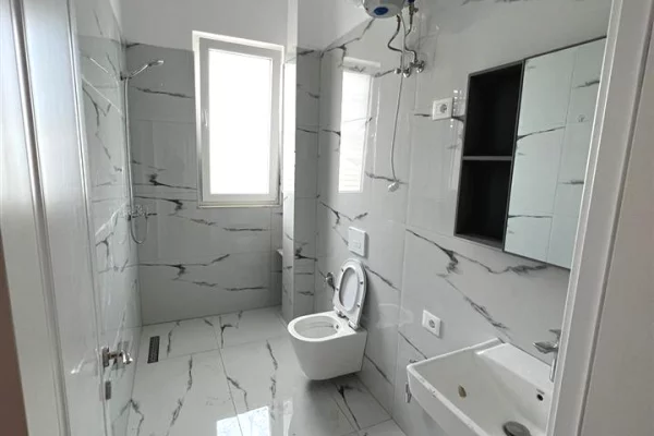 Shtepi me qera Apartament ne Tirane, 2+1, Mobilimi E mobiluar, Pagesa 400  Euro.