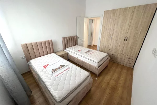 Shtepi me qera Apartament ne Tirane, 2+1, Mobilimi E mobiluar, Pagesa 400  Euro.